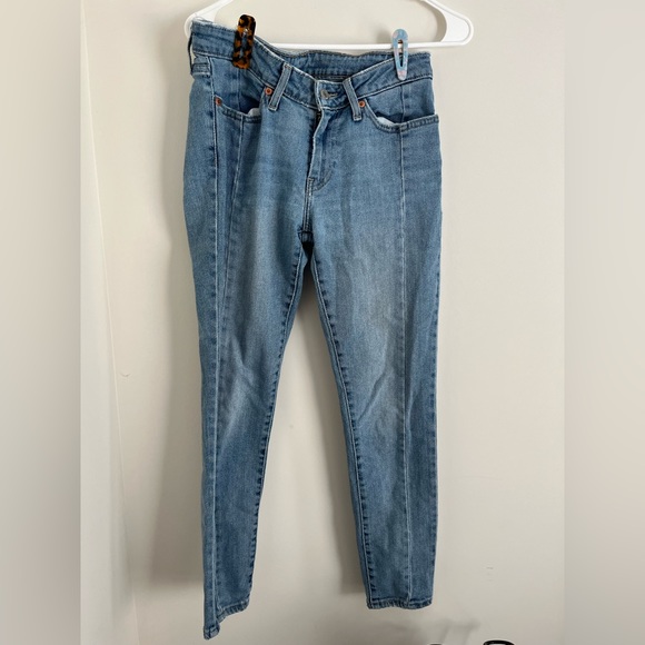 Levi’s light wash skinny jeans - Picture 1 of 9